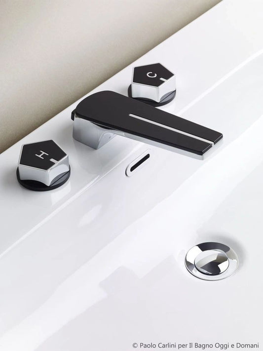 Newform Deluxe Low Spout Faucet; Chrome & Black